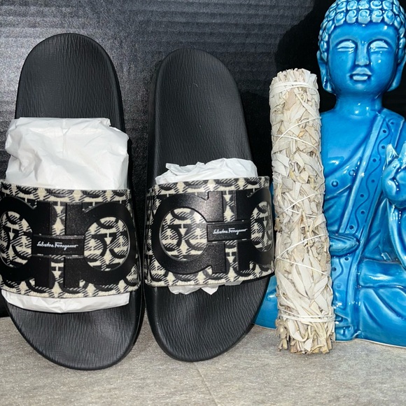 Salvatore Ferragamo Slides 🪬 - Picture 5 of 5